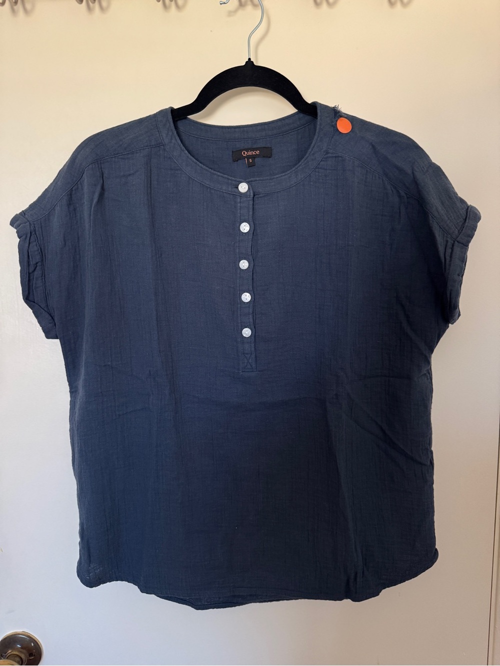 Quince 100% organic Cotton gauze roll sleeve shirt Indigo Blue sz S (w/ callout)